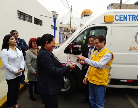 Centro de Salud de Salaverry recibe moderna ambulancia como donación